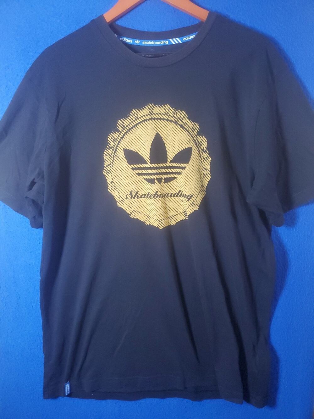 Adidas Skateboarding Shirt Mens Size XL Black Gold Foil Trefoil Crest Logo